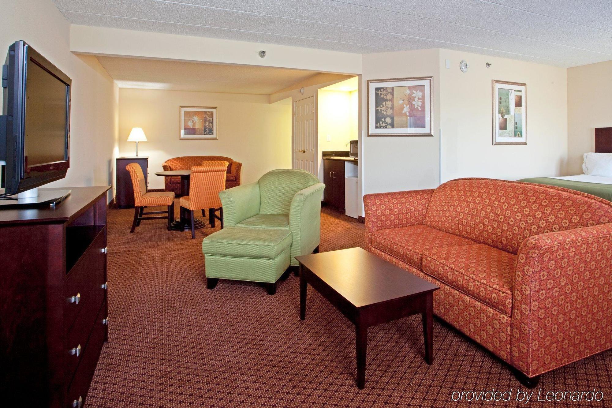 Holiday Inn Express Richmond Airport, An Ihg Hotel Sandston Room photo